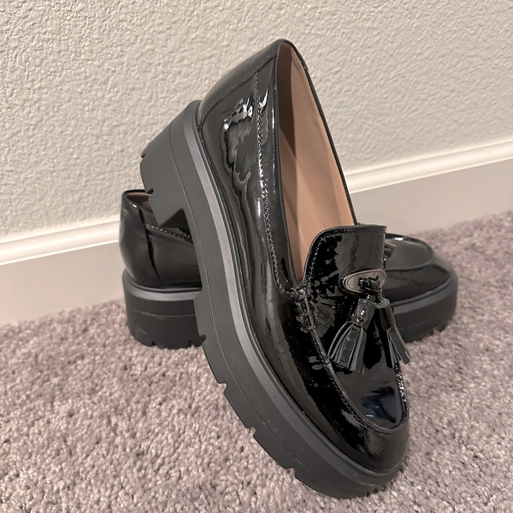 Naturalizer  black patent leather lug sole loafers 6.5